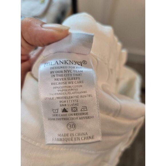 BlankNYC White Cutoff Stretchy HighRise Short Shorts 'the barrow' 30 - Picture 9 of 9